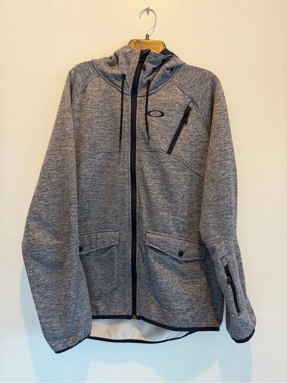 Oakley Men’s Heather Grey Hooded Performance Jacket with Navy Trim